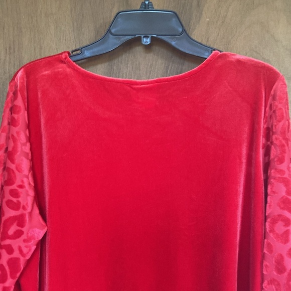 3/$45 Ruby rd velvet red top with abstract animal print leopard print sleeves PL - Picture 10 of 17